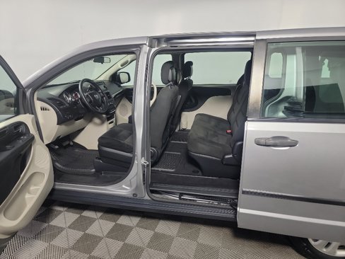 Used 2016 Dodge Grand Caravan American Value Package image 15
