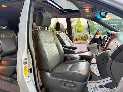 Used 2008 Toyota Sienna XLE Limited image 36