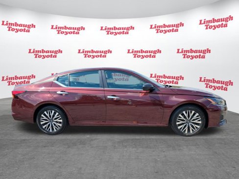 Used 2024 Nissan Altima 2.5 SV image 23