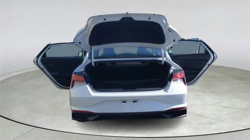 Used 2021 Hyundai Elantra SE image 12