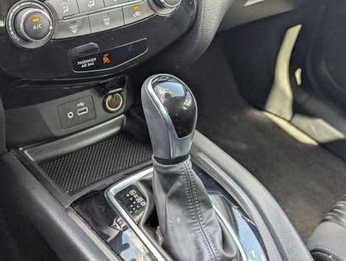 Used 2020 Nissan Rogue S image 26