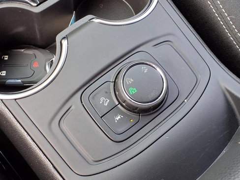 Used 2024 GMC Terrain SLE image 17