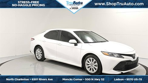 Used 2018 Toyota Camry LE image 17