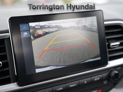 Certified 2024 Hyundai Venue SEL image 17