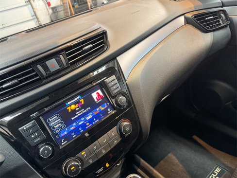 Used 2022 Nissan Rogue Sport S image 42