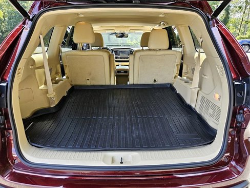 Used 2019 Toyota Highlander XLE image 12