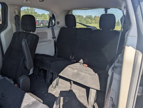 Used 2015 Dodge Grand Caravan SXT image 11