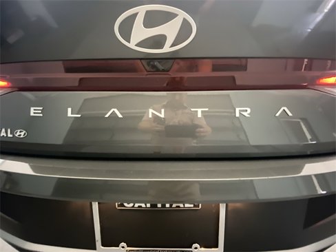 New 2025 Hyundai Elantra SE image 25