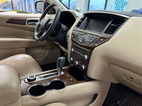 Used 2018 Nissan Pathfinder Platinum image 40