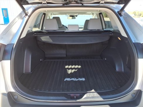 Used 2019 Toyota RAV4 XLE Premium image 10