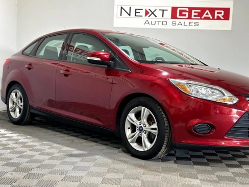 Used 2014 Ford Focus SE w/ SE Winter Package image 2