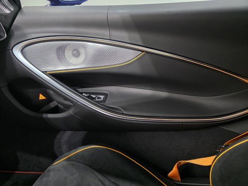 Used 2023 McLaren Artura image 15