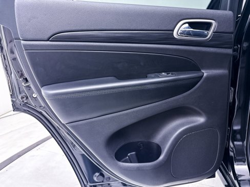 Used 2019 Jeep Grand Cherokee Altitude image 23