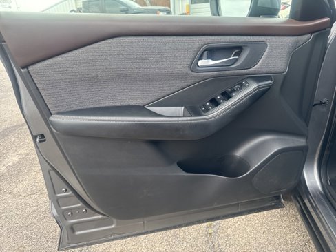 Used 2023 Nissan Rogue SV image 8