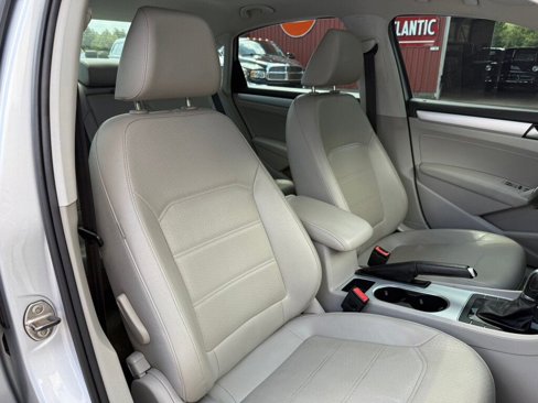 Used 2013 Volkswagen Passat TDI SE image 44