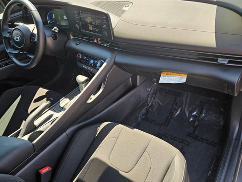 Certified 2025 Hyundai Elantra Sport image 22