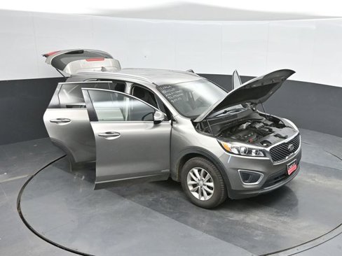 Used 2018 Kia Sorento LX image 47