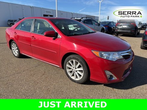 Used 2014 Toyota Camry L image 2