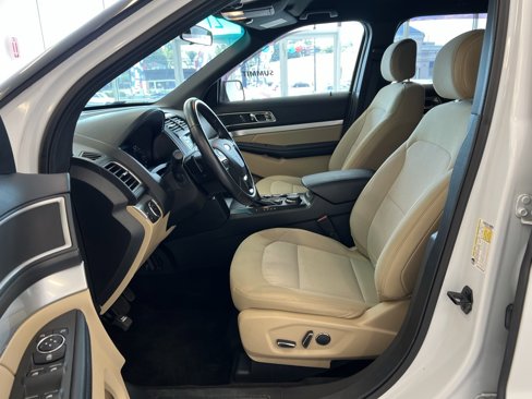 Used 2017 Ford Explorer XLT image 23