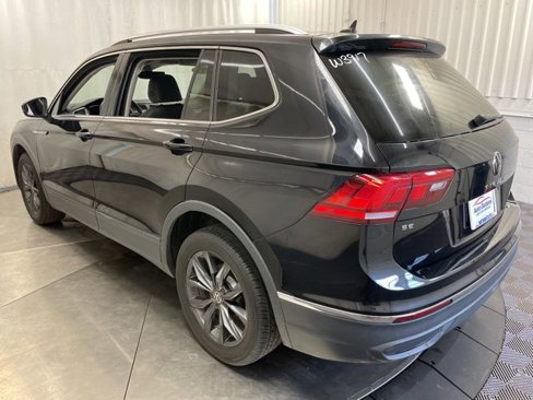Used 2022 Volkswagen Tiguan SE w/ Panoramic Sunroof Package image 4