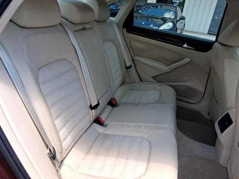 Used 2013 Volkswagen Passat TDI SEL Premium image 24