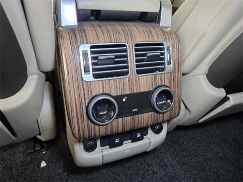 Used 2018 Land Rover Range Rover HSE image 15