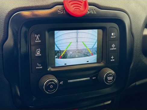 Used 2015 Jeep Renegade Latitude image 9