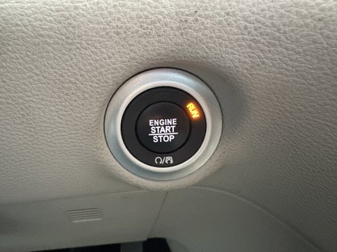 Used 2017 Chrysler Pacifica Limited image 15