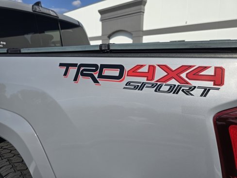 Used 2018 Toyota Tacoma TRD Sport image 10