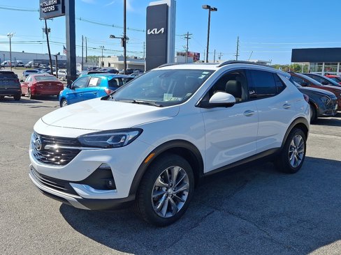 Used 2021 Buick Encore GX Essence w/ Advanced Technology Package image 3