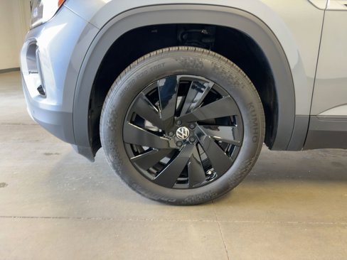 Used 2025 Volkswagen Atlas Cross Sport SE image 11