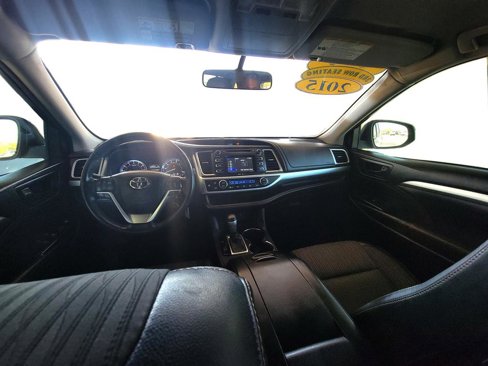 Used 2015 Toyota Highlander LE image 25
