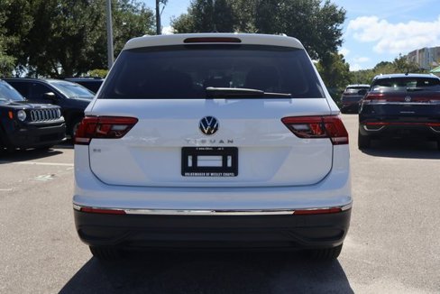 Used 2022 Volkswagen Tiguan SE image 6
