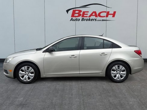 Used 2014 Chevrolet Cruze LS image 3