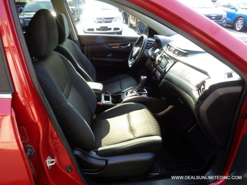 Used 2017 Nissan Rogue SV image 21