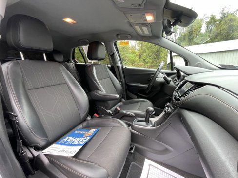 Used 2022 Chevrolet Trax LT w/ Sport Edition image 11