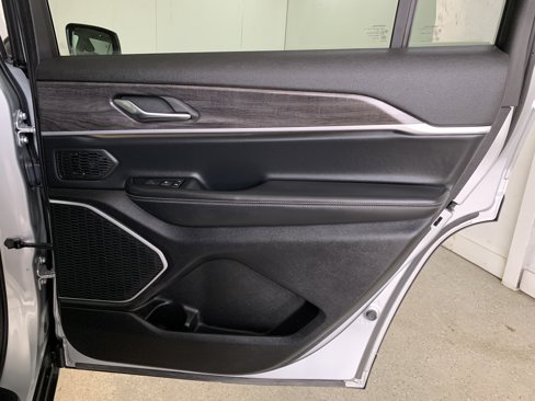 Used 2021 Jeep Grand Cherokee L Limited image 35
