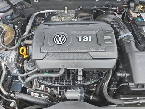 Used 2020 Volkswagen GTI SE image 28