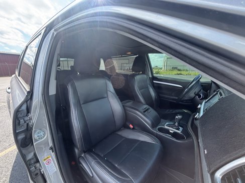 Used 2016 Toyota Highlander XLE image 22