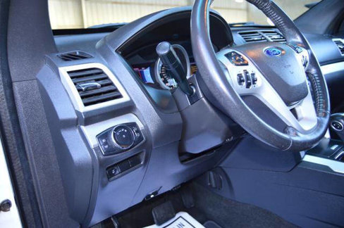 Used 2013 Ford Explorer XLT image 29