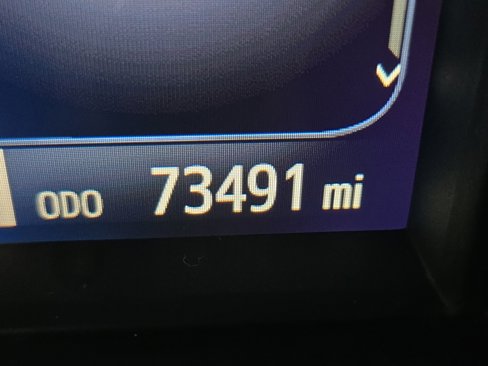 Used 2017 Toyota Camry XLE image 18