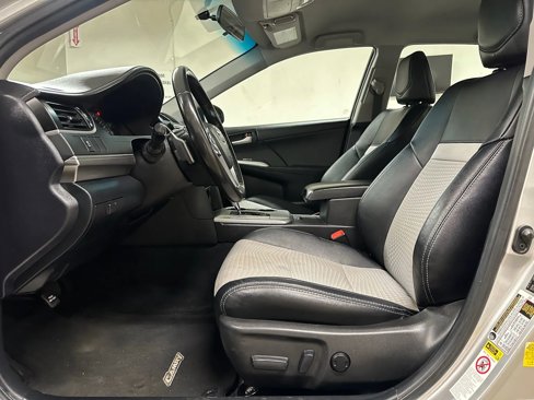 Used 2014 Toyota Camry SE image 18