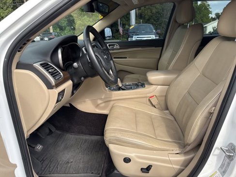 Used 2017 Jeep Grand Cherokee Limited w/ Luxury Group II image 18