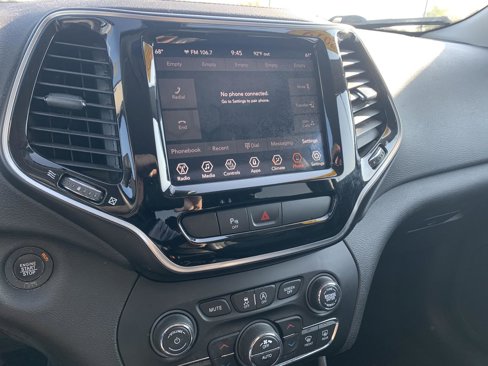 Used 2019 Jeep Cherokee Limited image 16