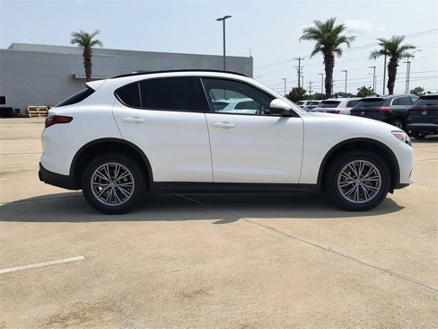 Used 2022 Alfa Romeo Stelvio Sprint image 14