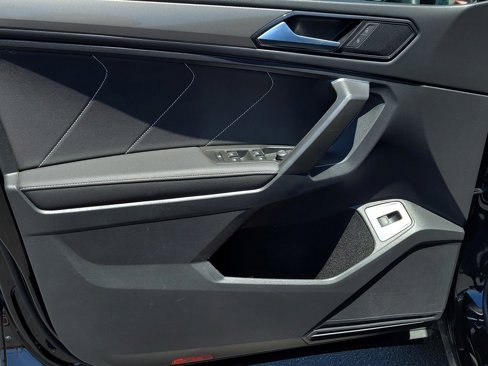 Certified 2022 Volkswagen Tiguan SE image 10