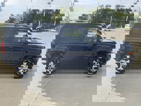 Used 2016 Jeep Patriot High Altitude image 2