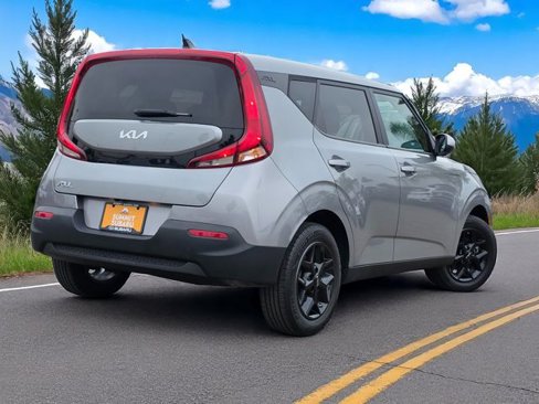 Used 2022 Kia Soul LX w/ Technology Package image 7