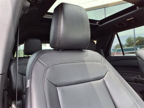 Used 2020 Ford Explorer XLT w/ Equipment Group 202A image 16