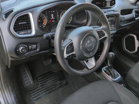 Used 2020 Jeep Renegade Latitude image 9